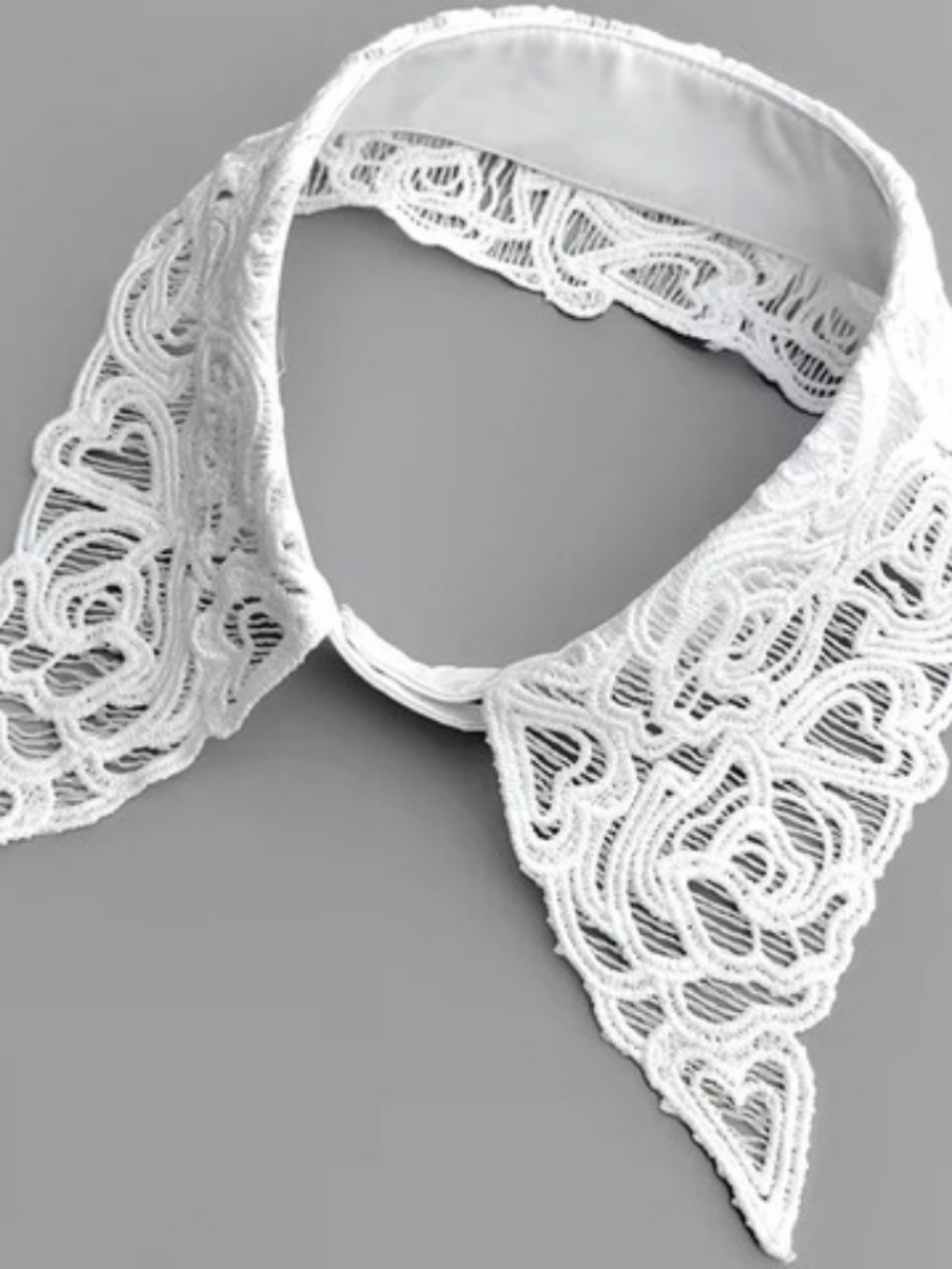 White Lace Collar Like New